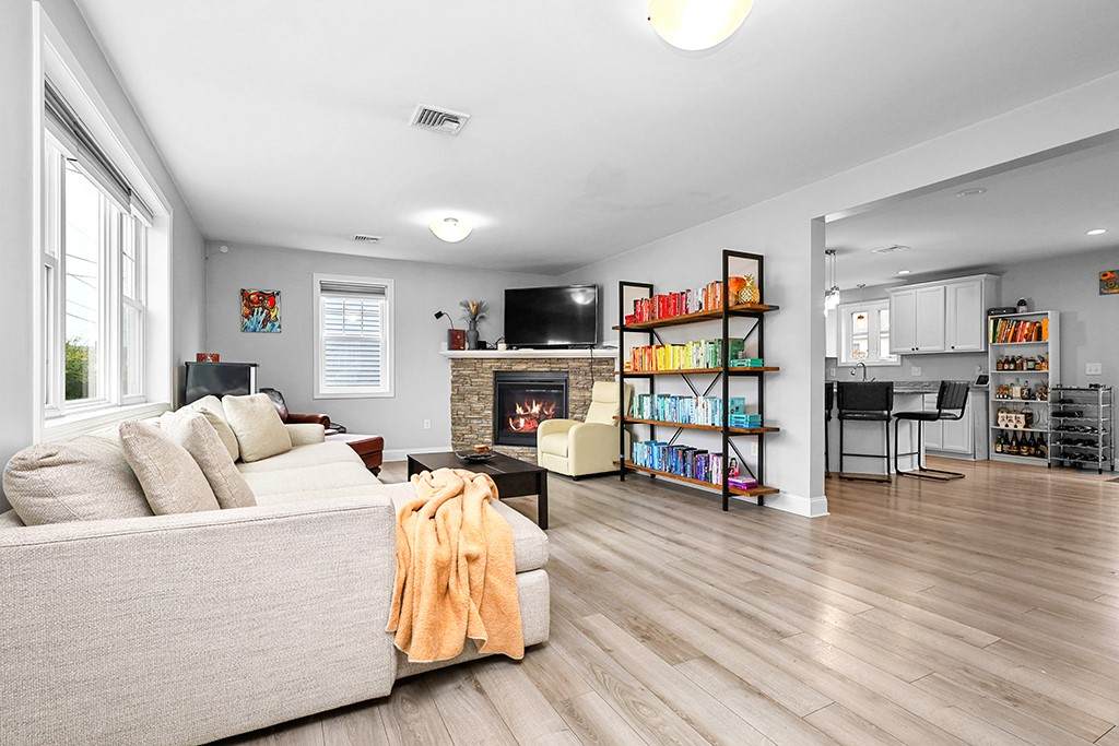 54 Raymond Street - Photo 1