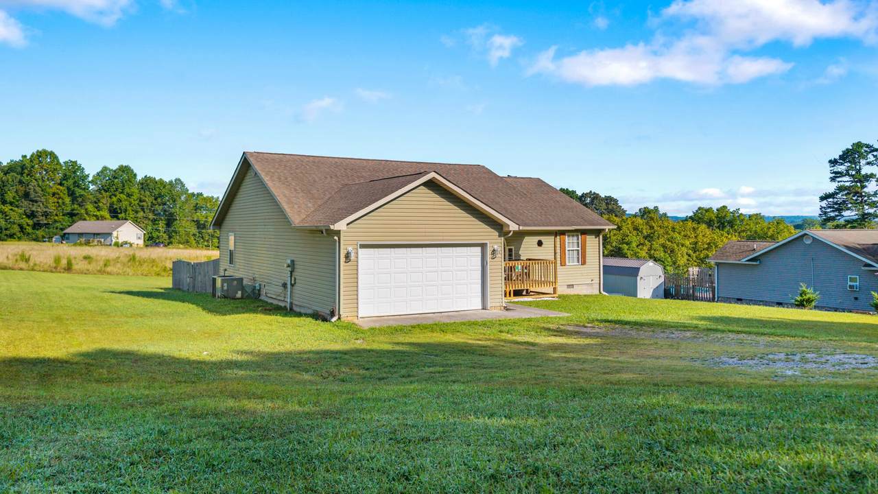 1043 Mt Carmel Road - Photo 1