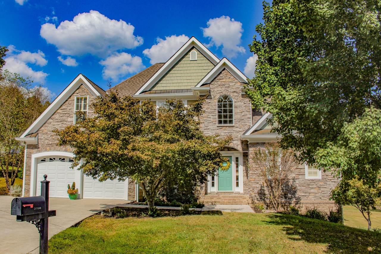 2750 Red Oak Drive - Photo 1