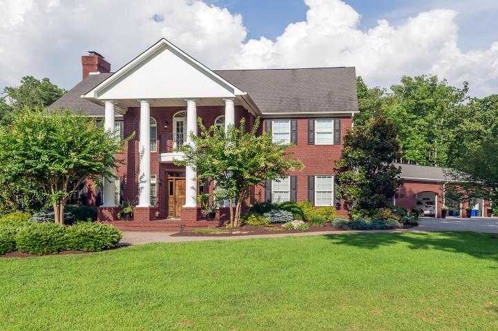 131 Twin Oaks Drive - Photo 1