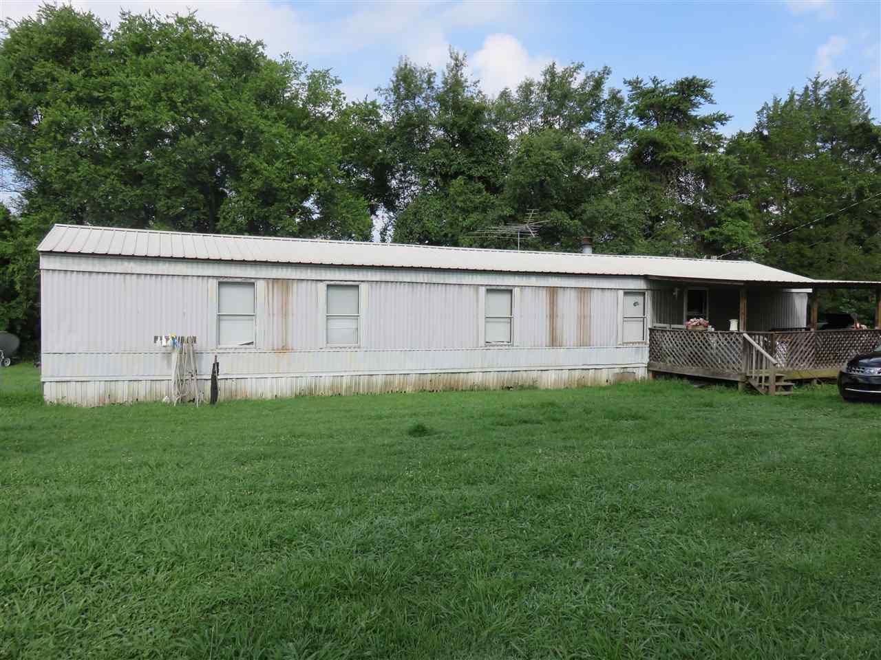 911 Hawkins - Photo 1