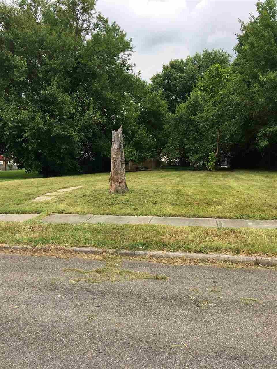 2445 Parkview Avenue - Photo 1
