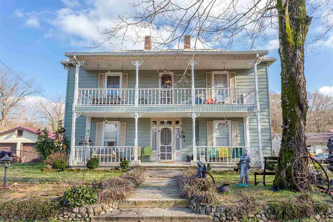 3172 Railroad St - Photo 1