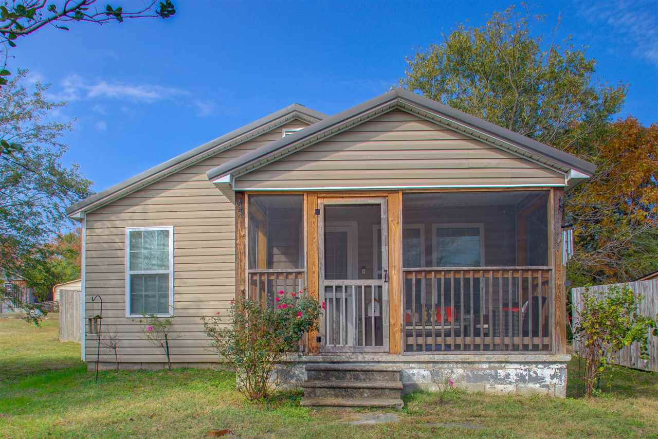 1065 Hawk Street - Photo 1