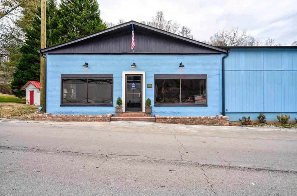 540 Laurel Drive - Photo 1