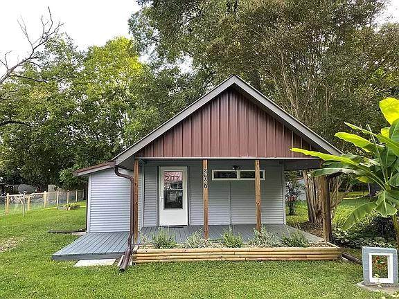 207 Pocahontas Avenue - Photo 1