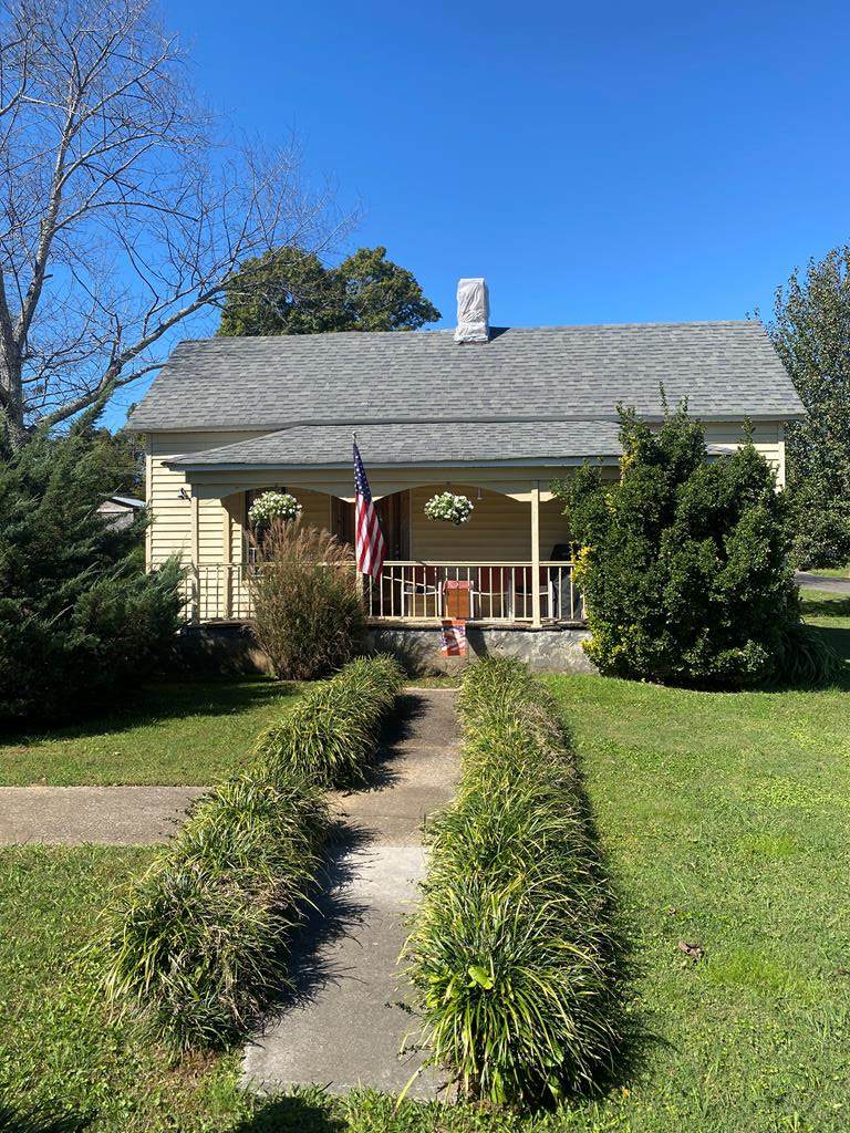 223 E Maple Street - Photo 1