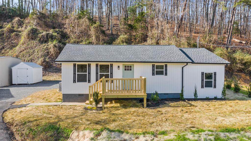147 Douglas Circle Nw - Photo 1
