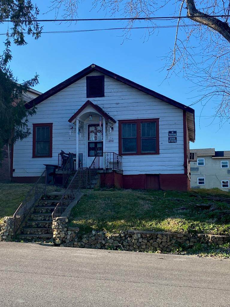690 6th Street Ne - Photo 1
