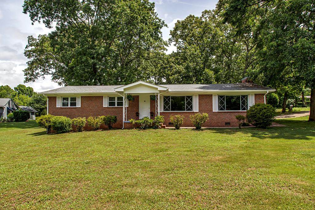102 Woodlawn Circle - Photo 1