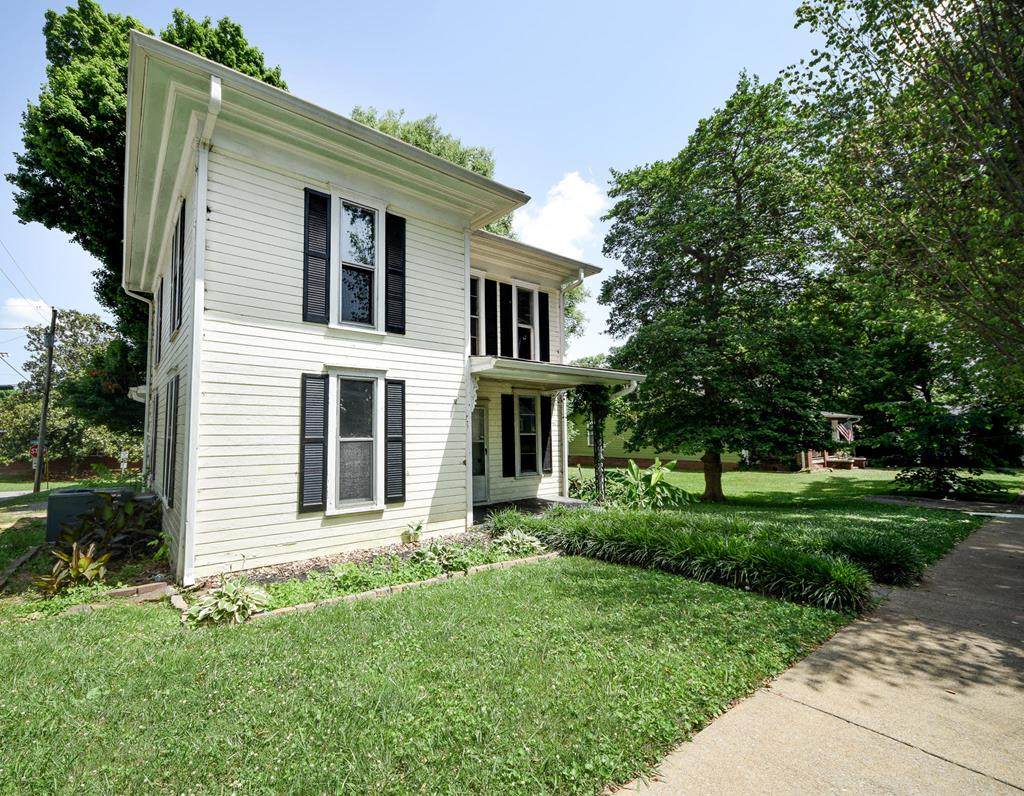 460 Johnson Avenue Nw - Photo 1