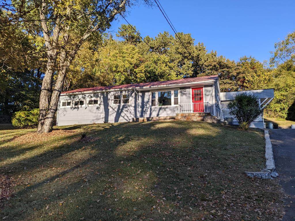 802 N Oakwood Street - Photo 1