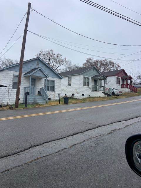 623 9th Street Se - Photo 1