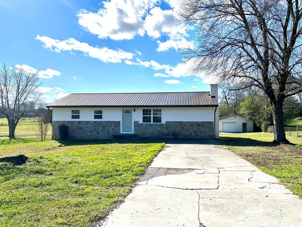 136 Golf Drive Se - Photo 1