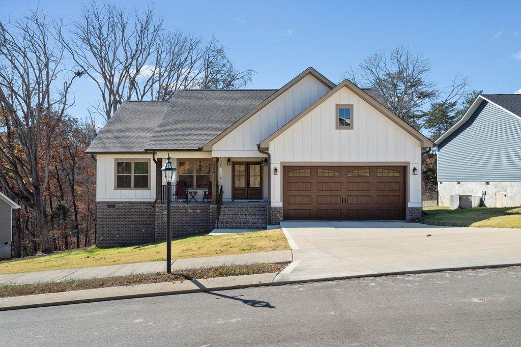 204 Mockingbird Lane - Photo 1