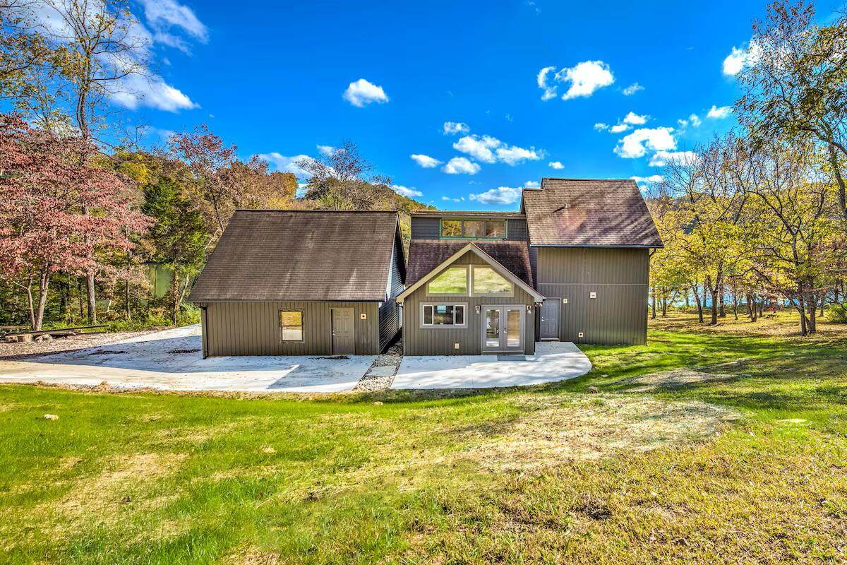 408 Lakecrest Drive - Photo 1