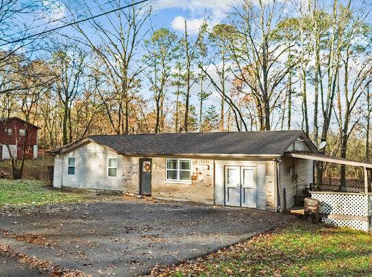 3955 Lynncrest Drive - Photo 1