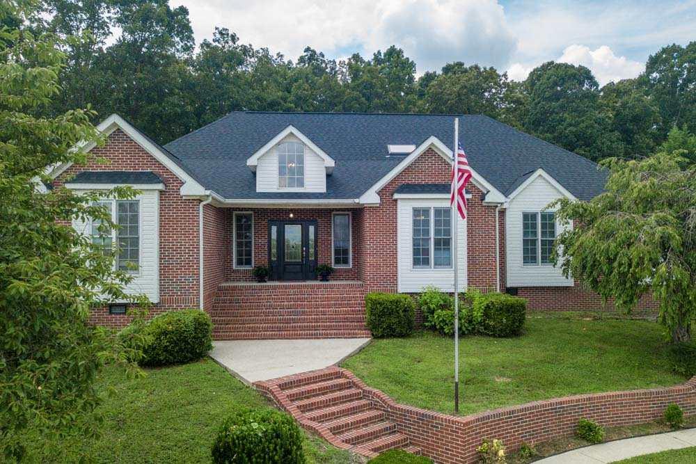 203 Rosewood Dr - Photo 1