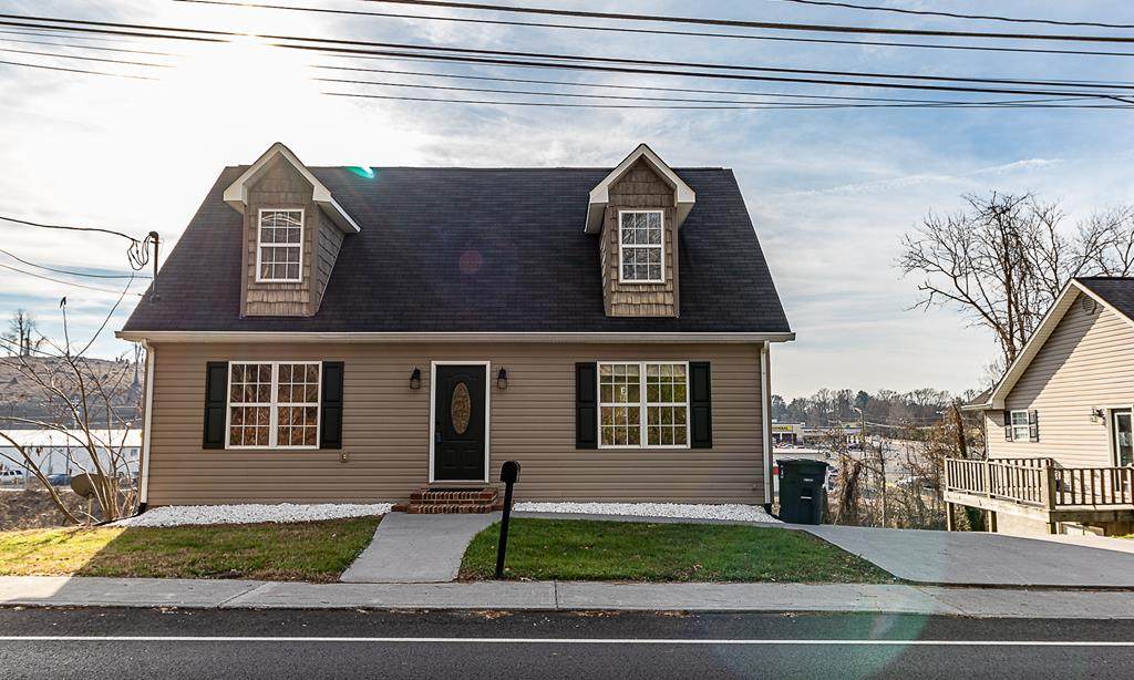 220 Jackson St - Photo 1