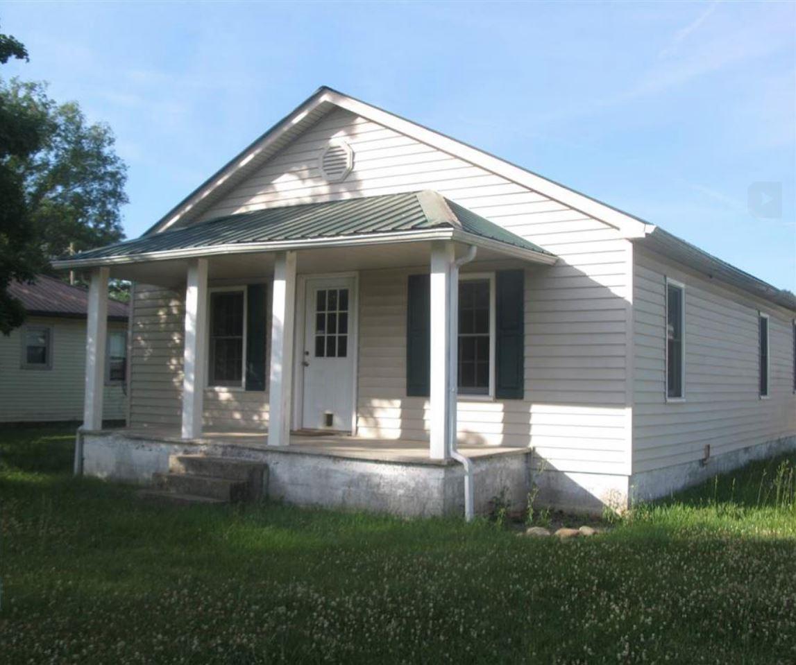 335 Pocahontas Avenue - Photo 1