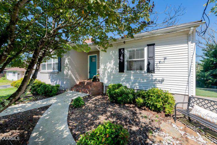 925 Rosedale Avenue - Photo 1