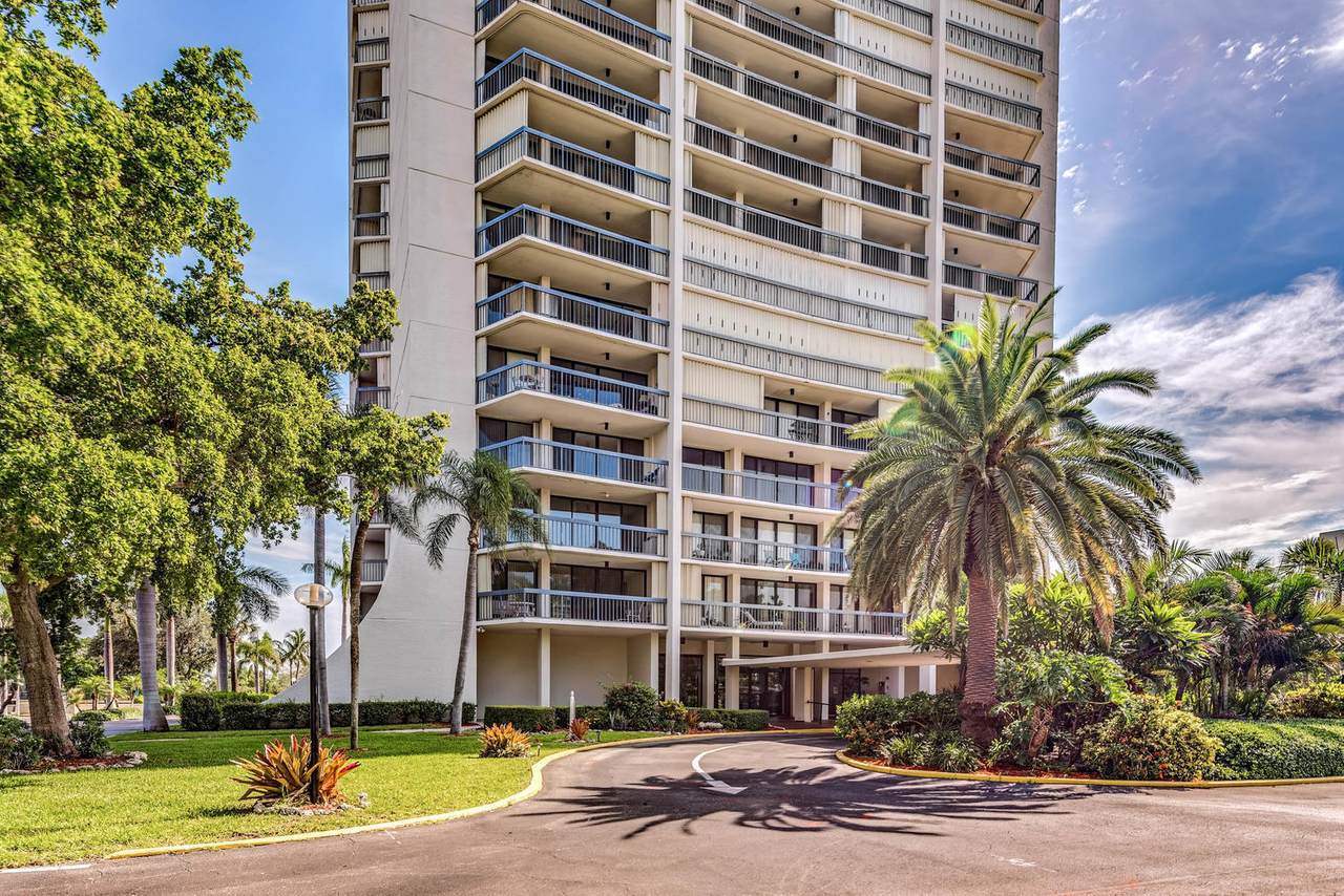 2425 Presidential Way - Photo 1