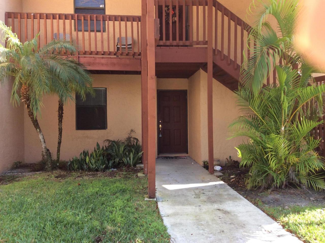 907 Lakeview Circle - Photo 1