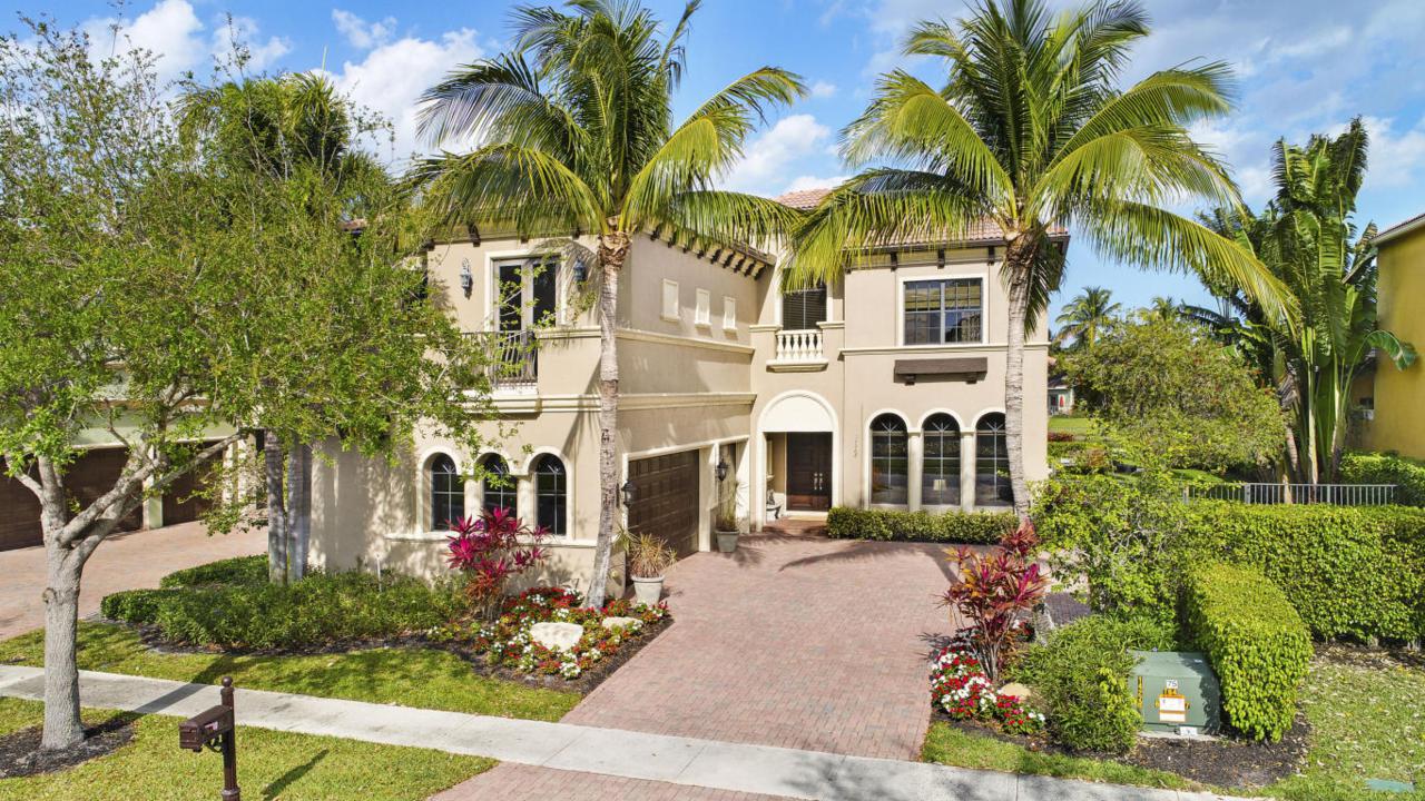 17768 Villa Club Way - Photo 1