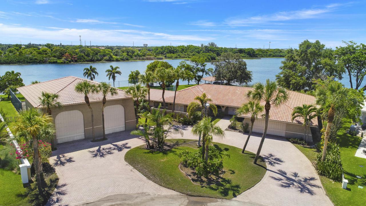 1520 Lake Drive - Photo 1