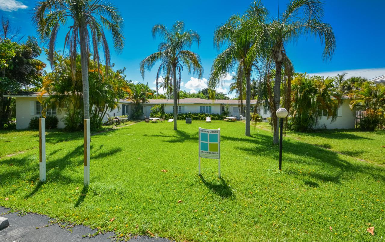 912 Palm Trail - Photo 1