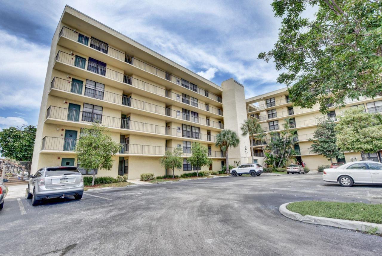 12 Royal Palm Way - Photo 1