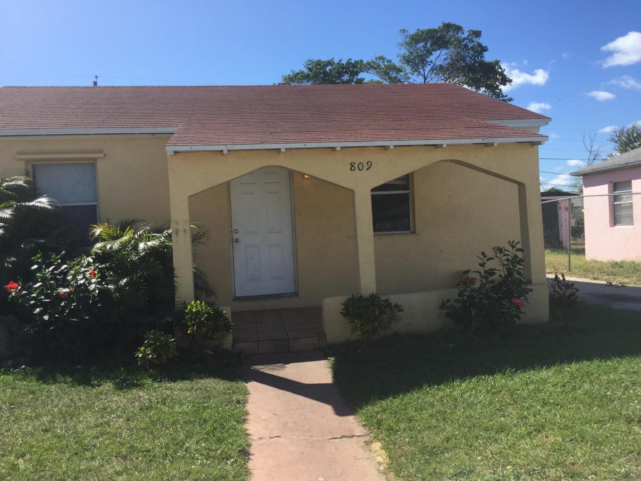 809 5th Street - Photo 1