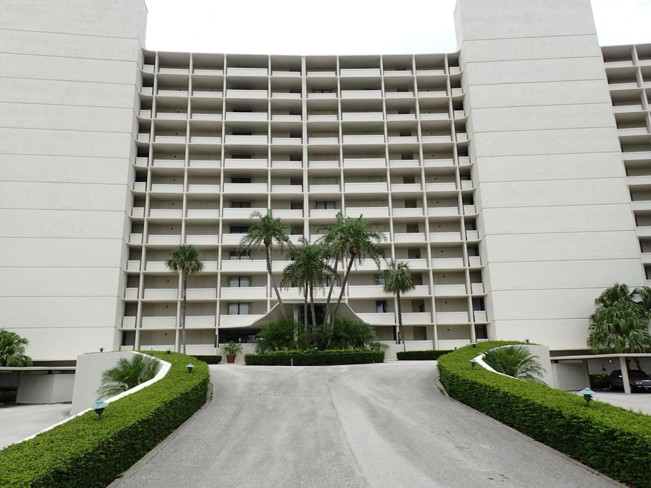 122 Lakeshore Drive - Photo 1