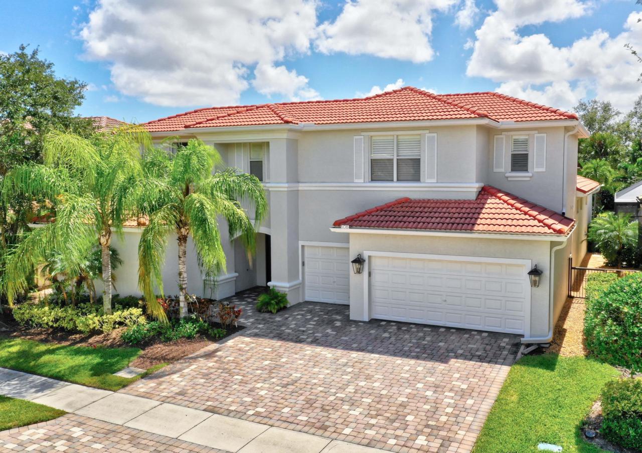 108 Villa Nueva Place - Photo 1
