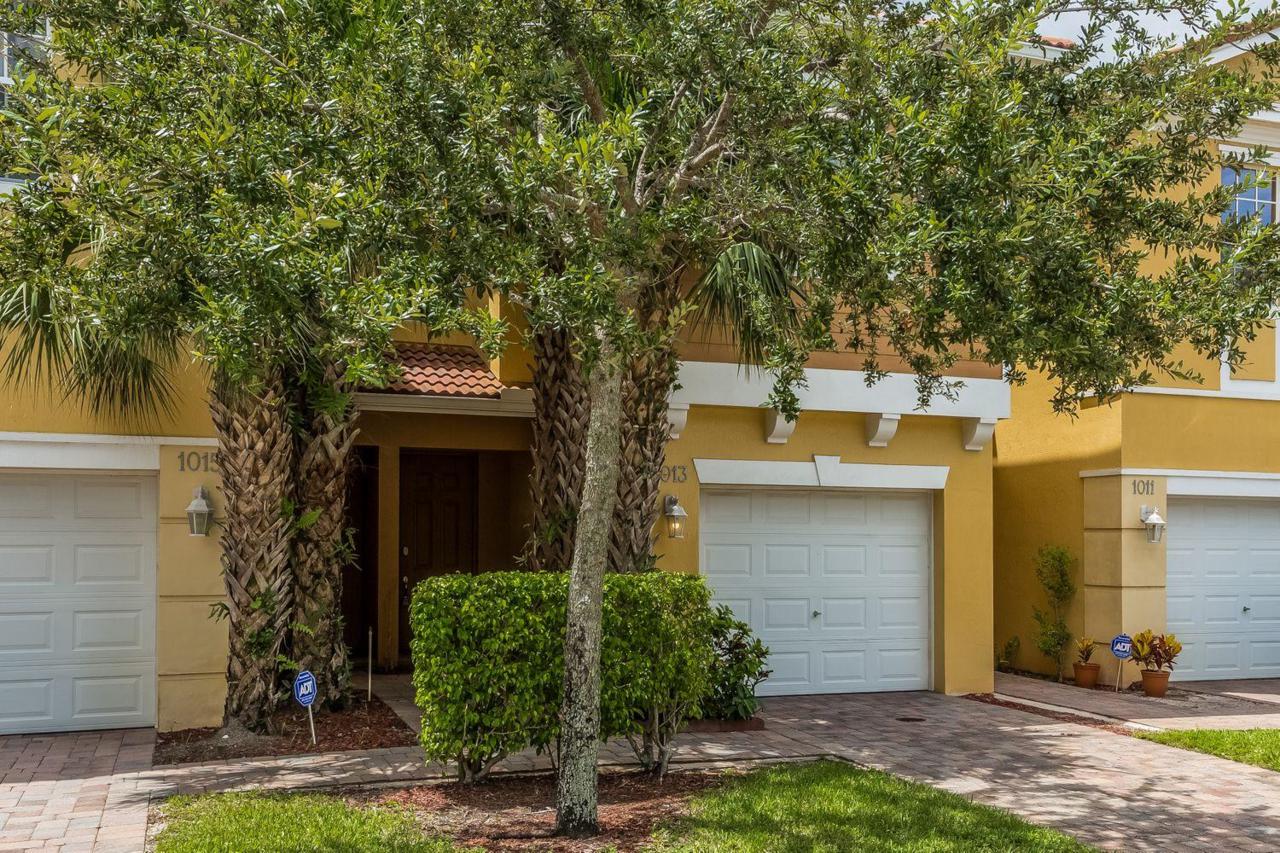 1013 Pipers Cay Drive - Photo 1