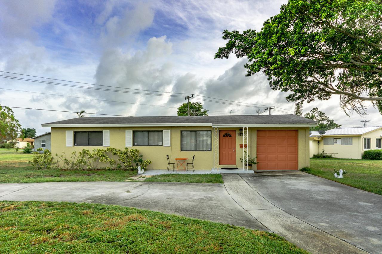 822 Jasmine Drive - Photo 1