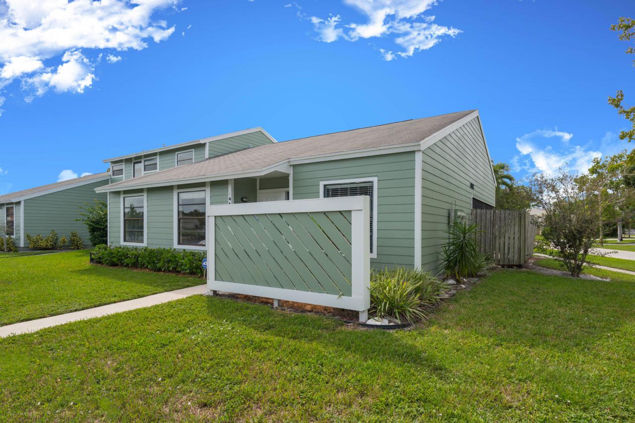 602 Lakewood Drive - Photo 1