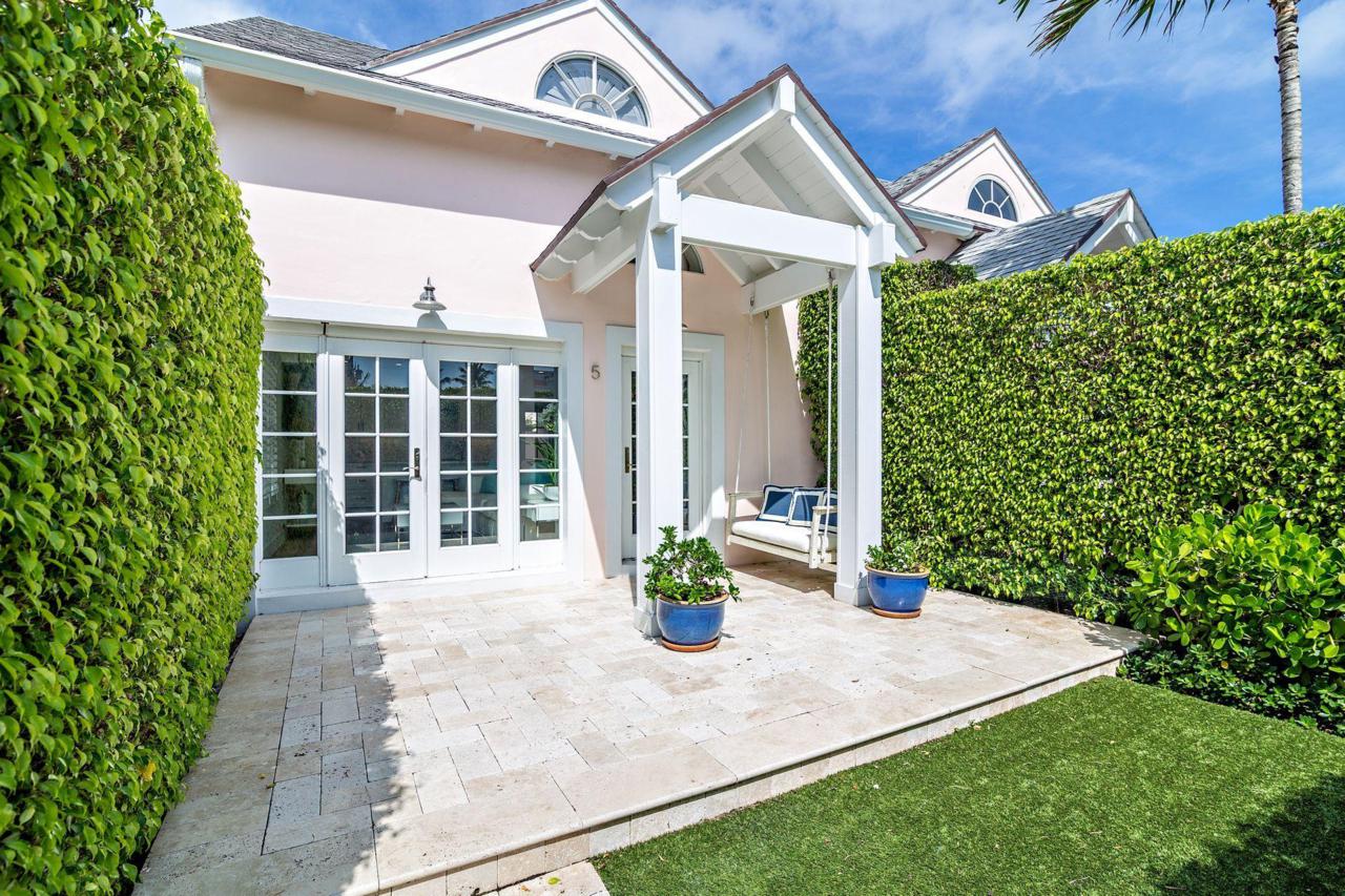 173 Peruvian Avenue - Photo 1