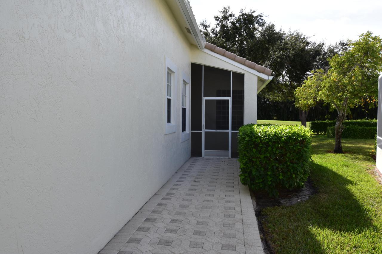 11897 Fountainside Circle - Photo 1