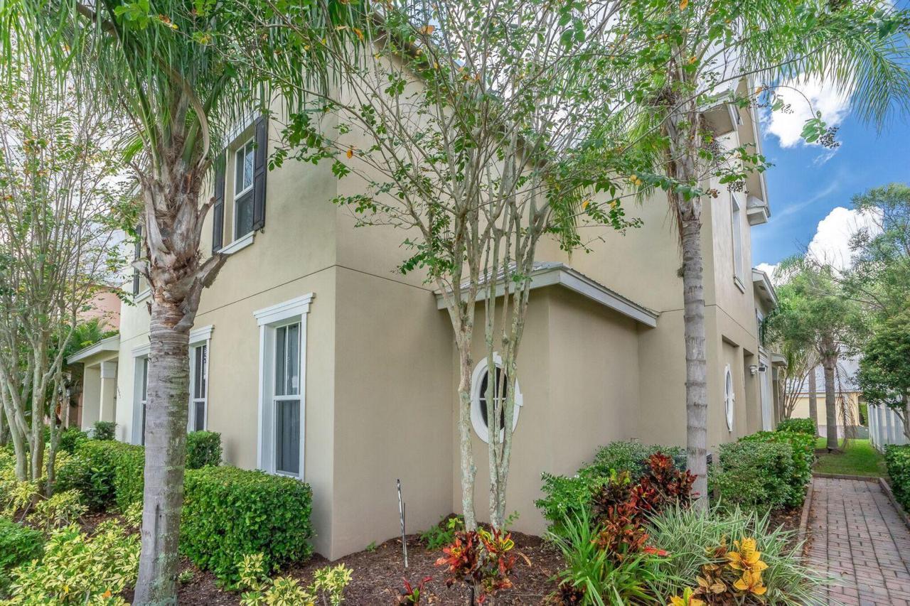 10479 West Park Avenue - Photo 1