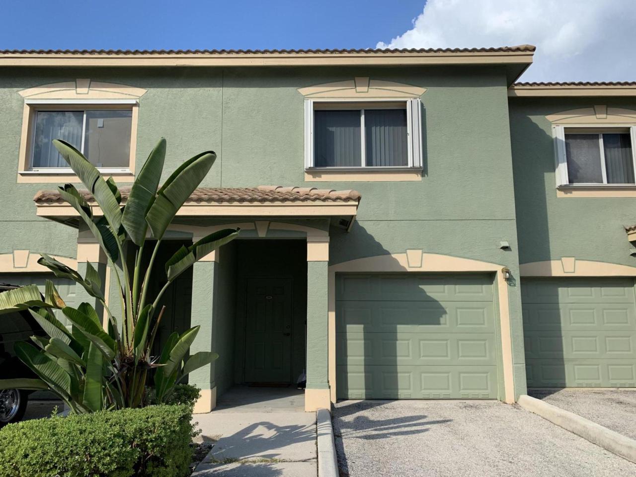210 Crestwood Circle - Photo 1