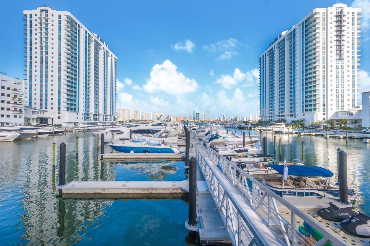 17111 Biscayne Boulevard - Photo 1