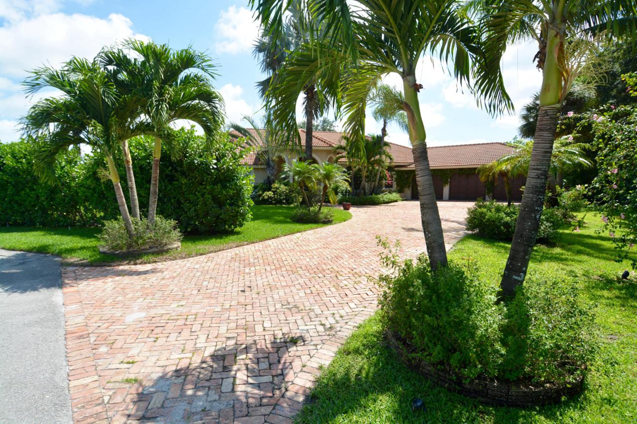 15082 Tall Oak Avenue - Photo 1