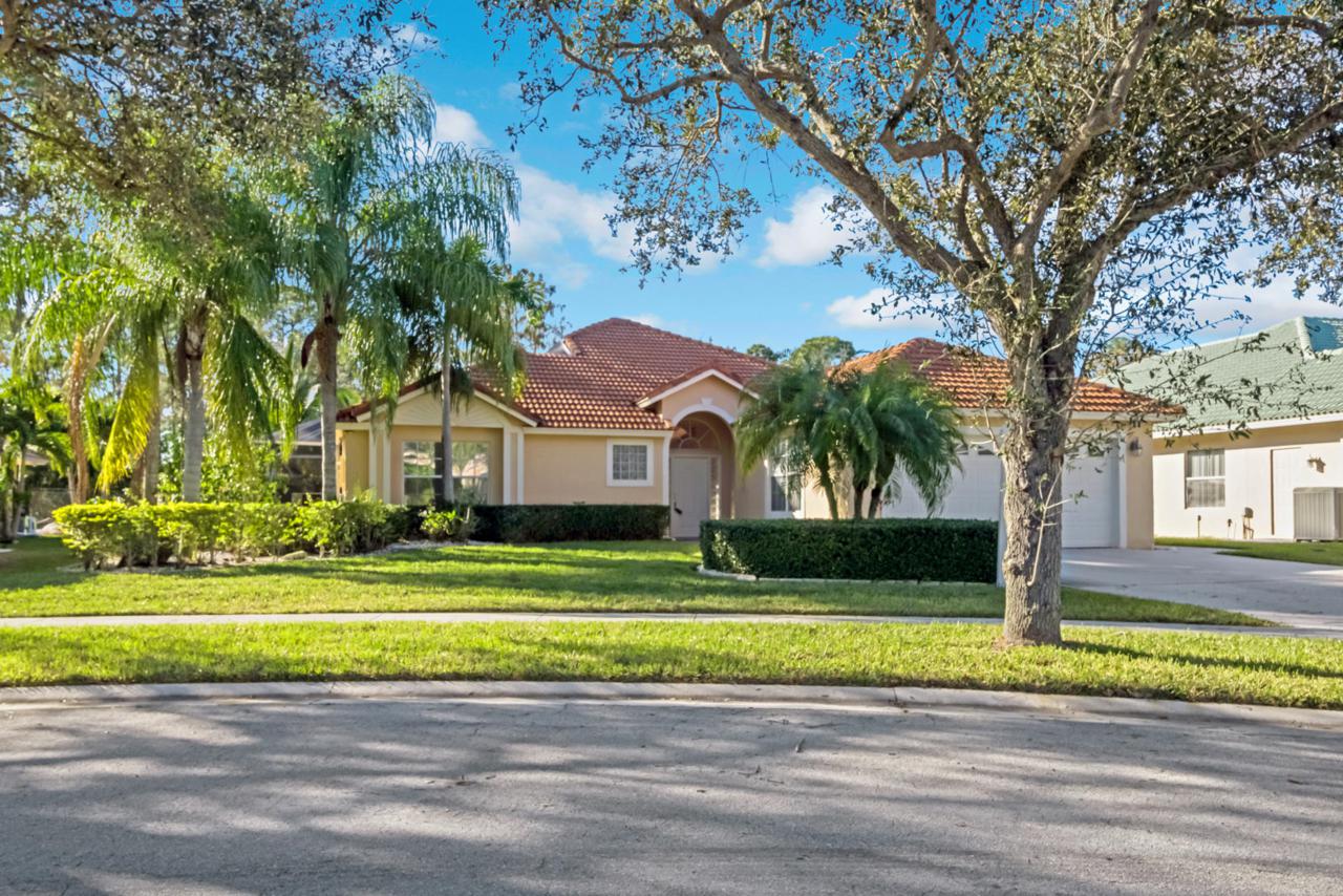 290 Acacia Court - Photo 1