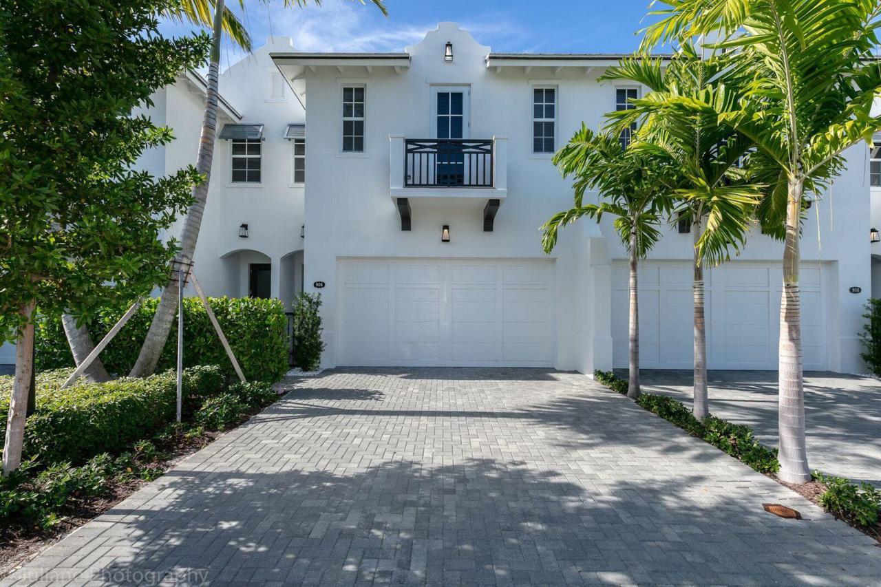 906 Hamilton Lane - Photo 1