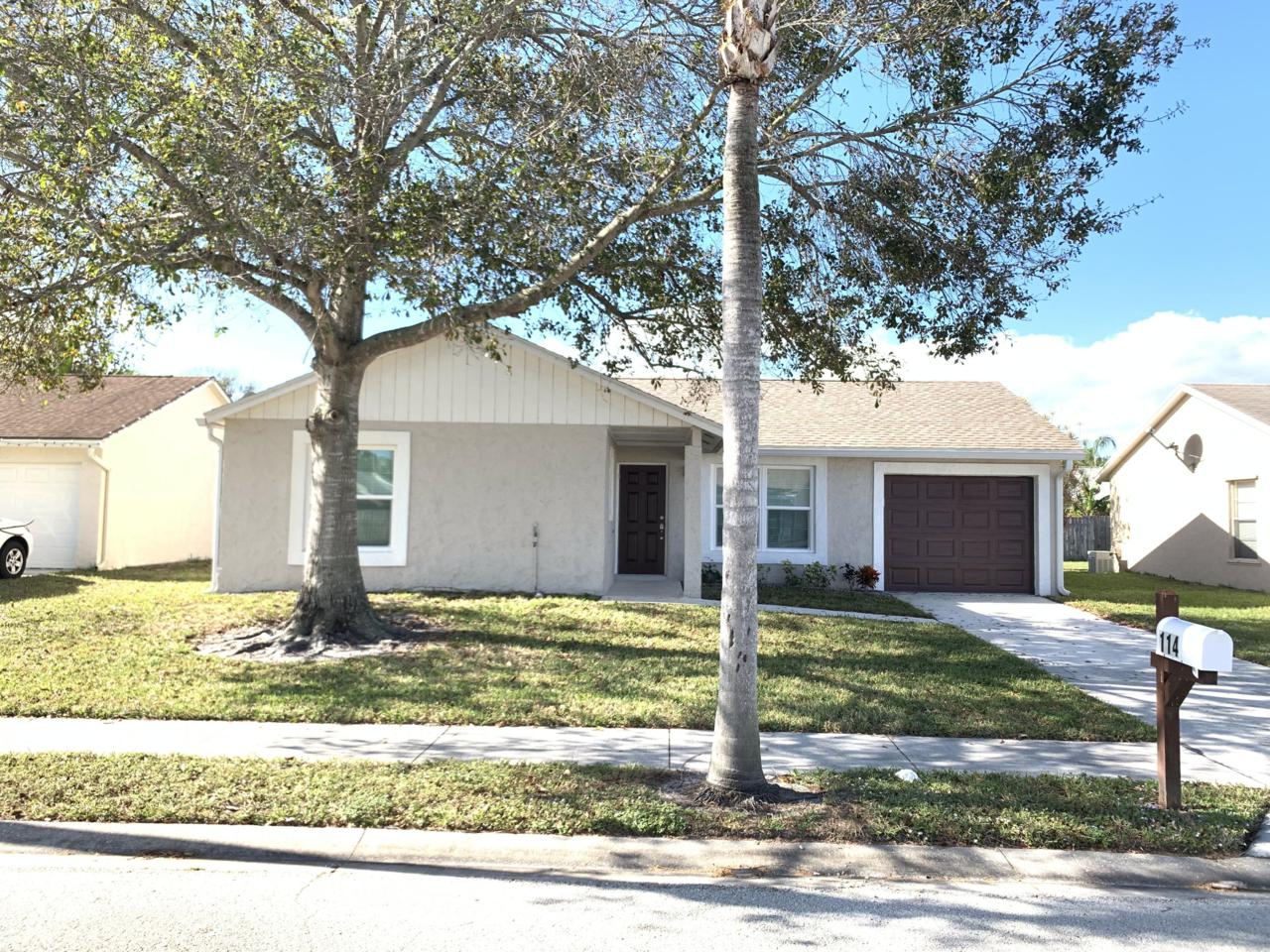 114 Deerfield Court - Photo 1