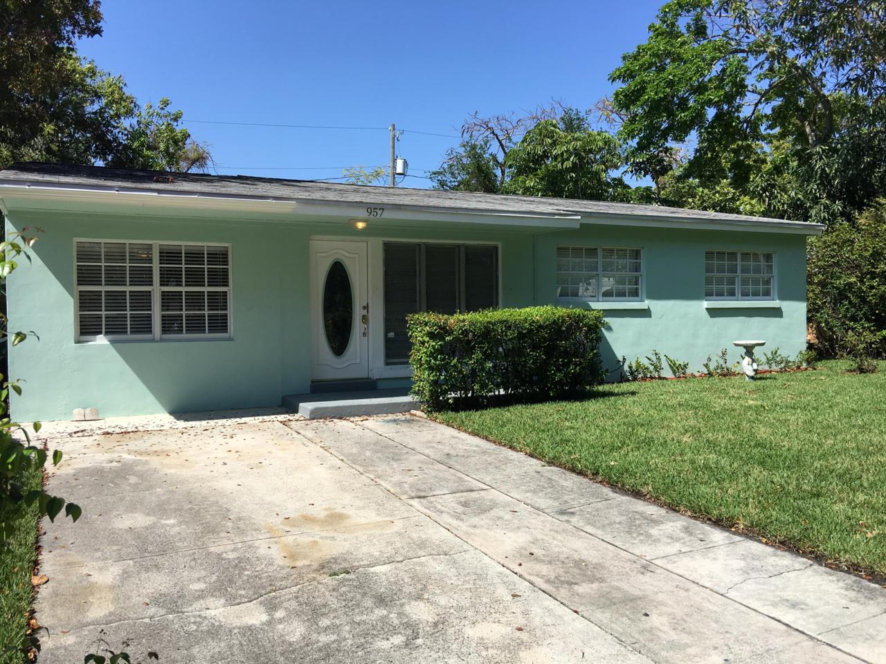 957 31st Street - Photo 1