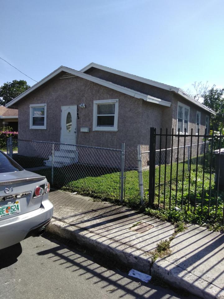1042 22nd Street - Photo 1