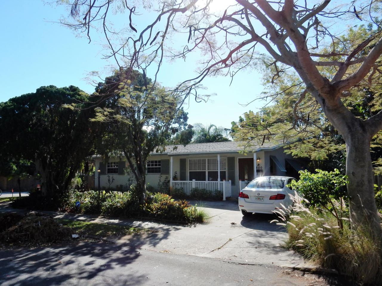 500 26th Street - Photo 1