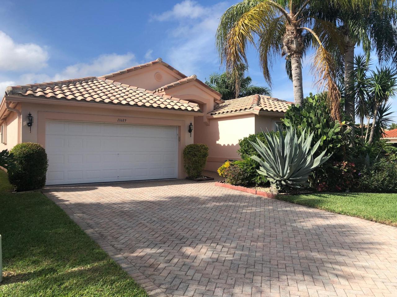 11689 Dove Hollow Avenue - Photo 1
